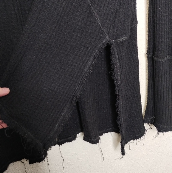 Free People Black Waffle Knit Long Sleeve Raw Hem Shirt Size XS - Picture 2 of 6